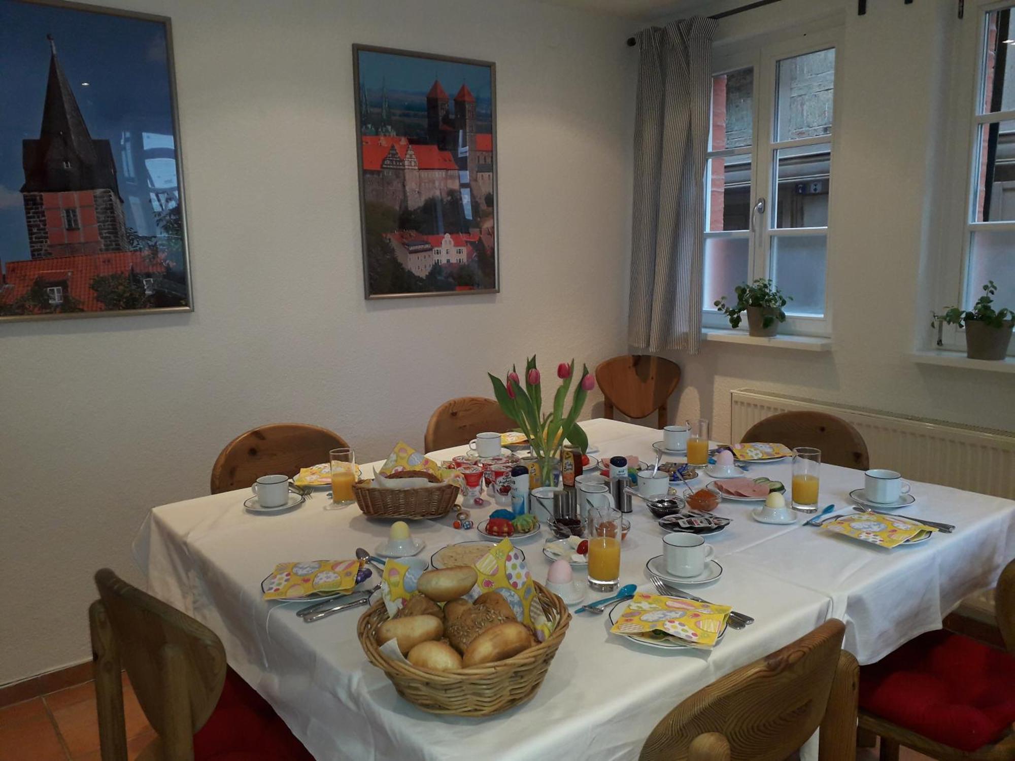 Fachwerkhotel - Ferienhaeuser Vorhof Zur Hoelle เควดลินบวร์ก ภายนอก รูปภาพ